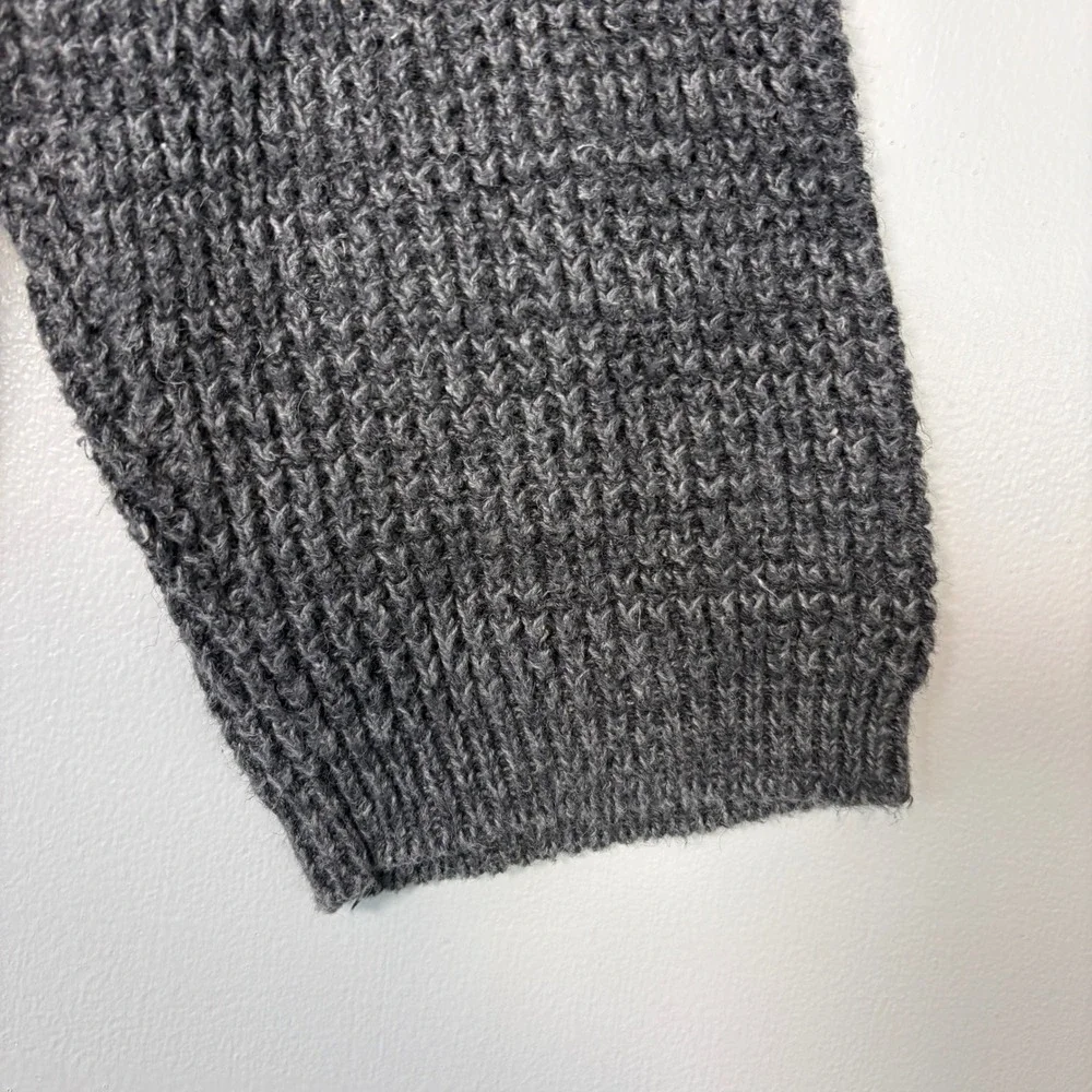 American Eagle Men Sweater Large Grey Striped V-Neck Waffle Knit Vintage 90s Y2K